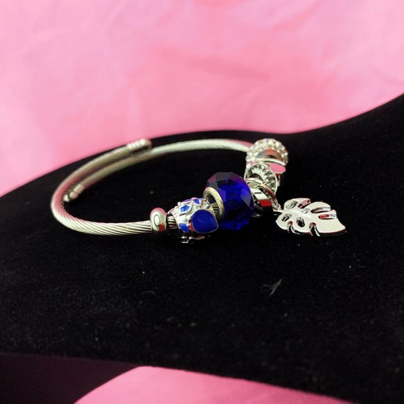 Blue Leaf Charm - Picture 2 of 2